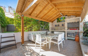 2 Bedroom Gorgeous Apartment In Rogoznica